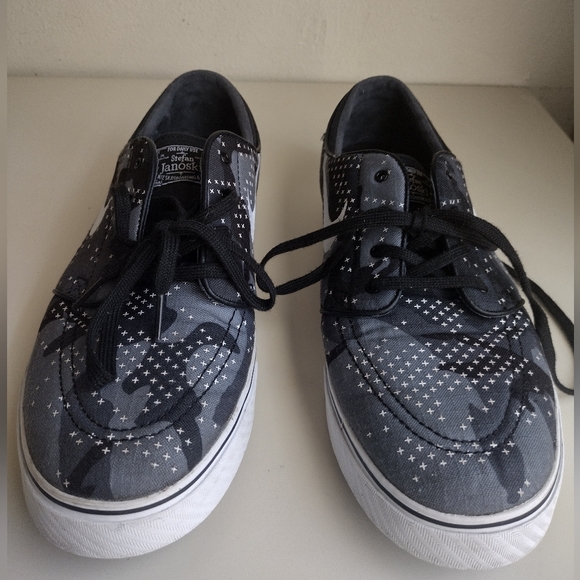 Nike Zoom SB Stefan Janoski Sneakers - Picture 4 of 9